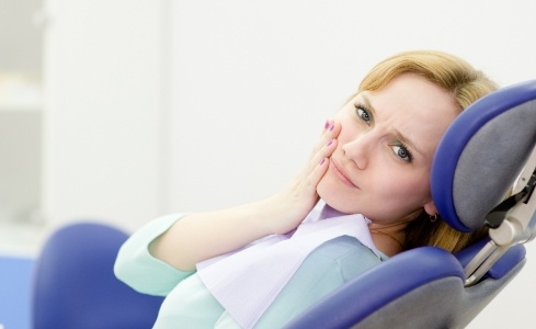 Woman in pain before tooth extractions